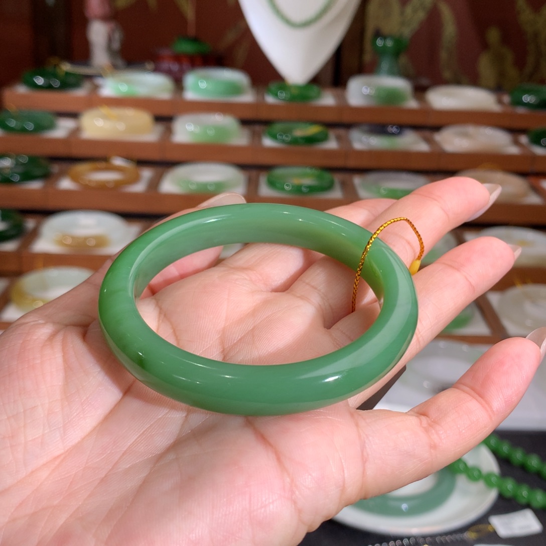 和田玉未镶嵌手镯