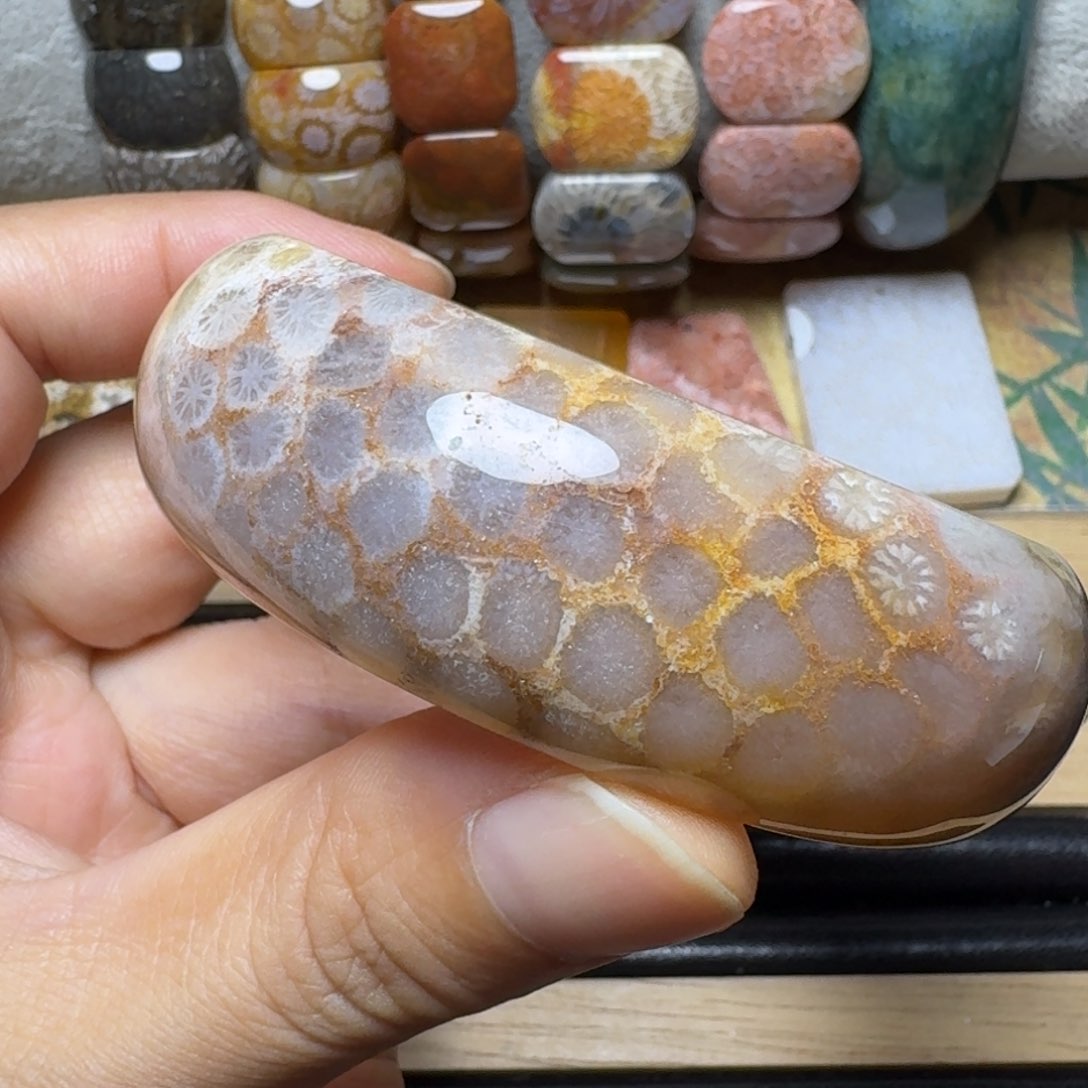 硅化玉52果冻带点小火焰纹未镶嵌