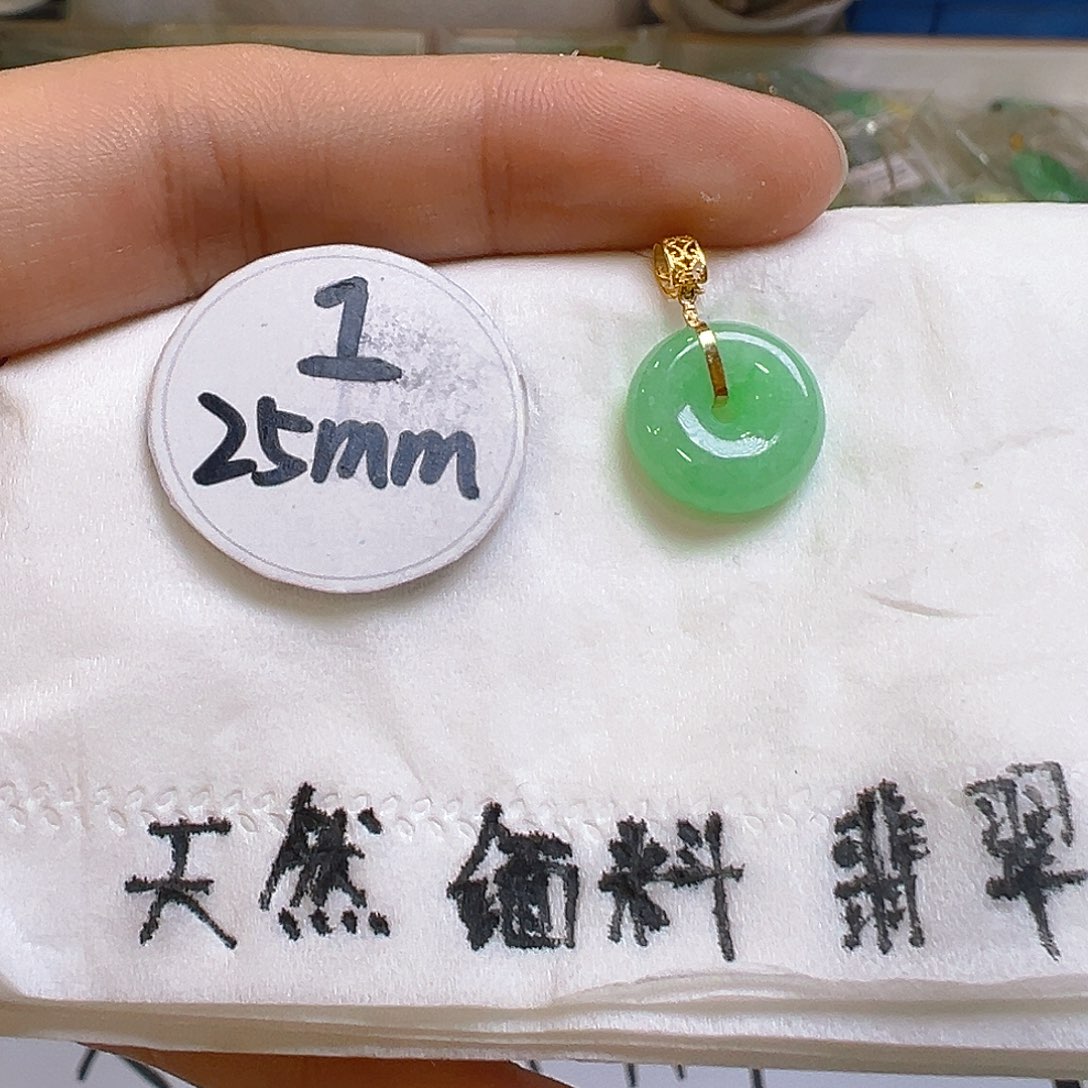 翡翠颈饰18K金镶嵌翡翠
