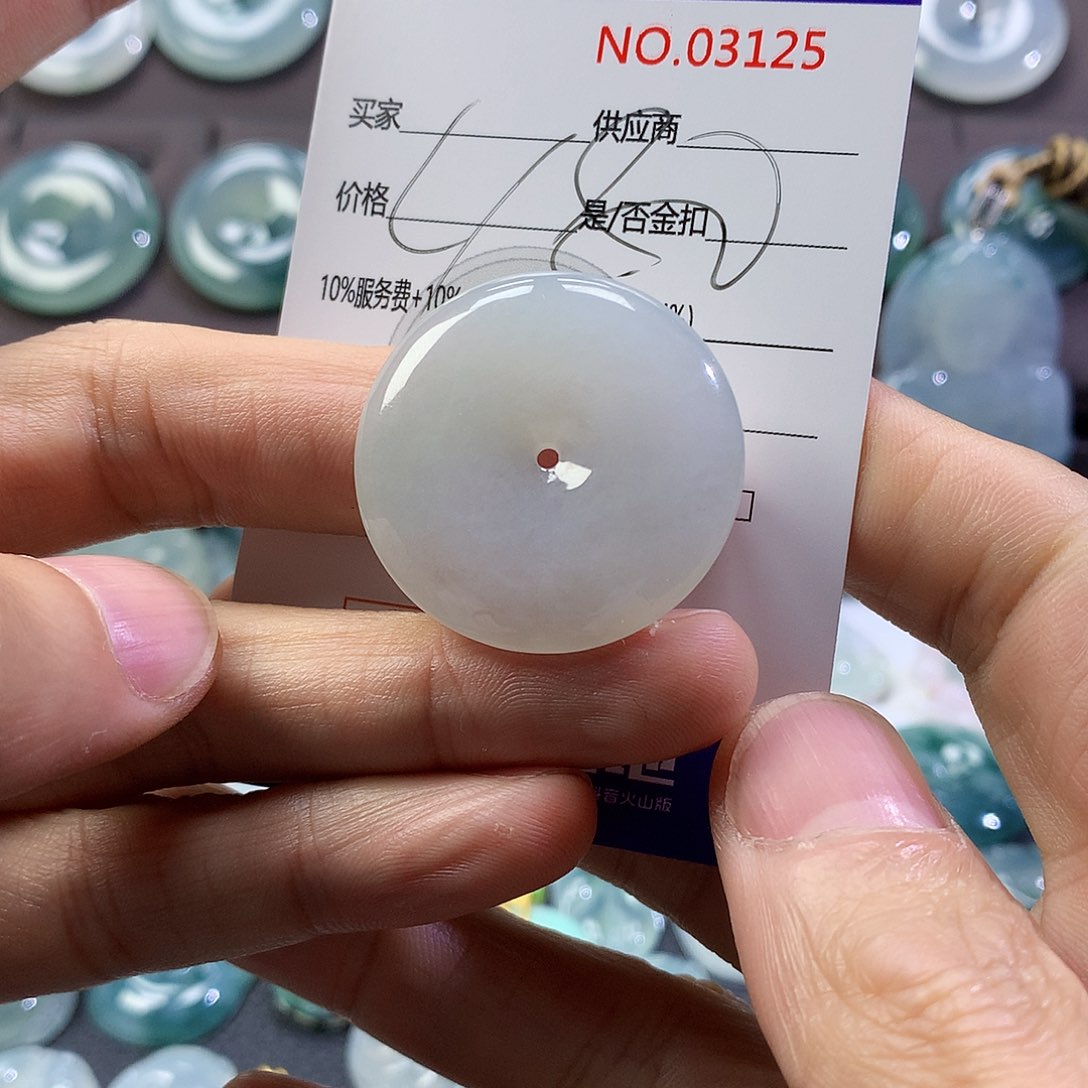 翡翠颈饰未镶嵌这个