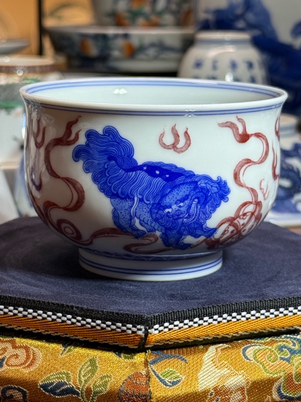 岚溪草堂青花釉里红事事如意狮子炉式杯 容量150cc