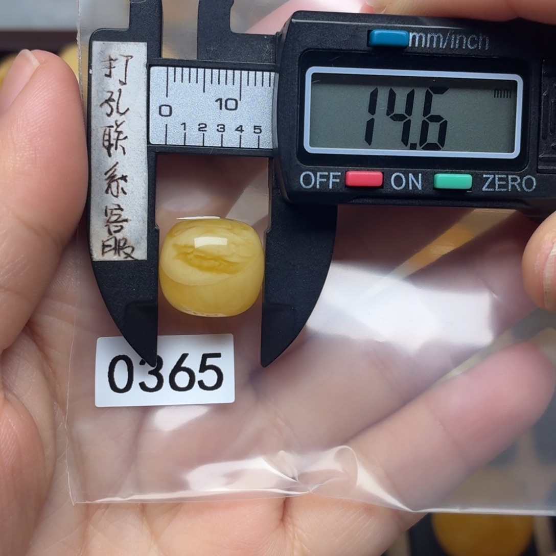✎****琥珀未镶嵌裸石蜜蜡