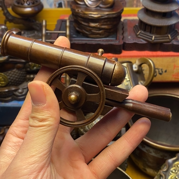 铜器摆件做工精良