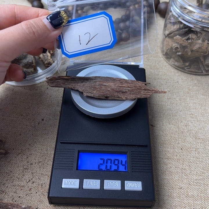 沉香沉香碎屑虫漏树心油2 g+