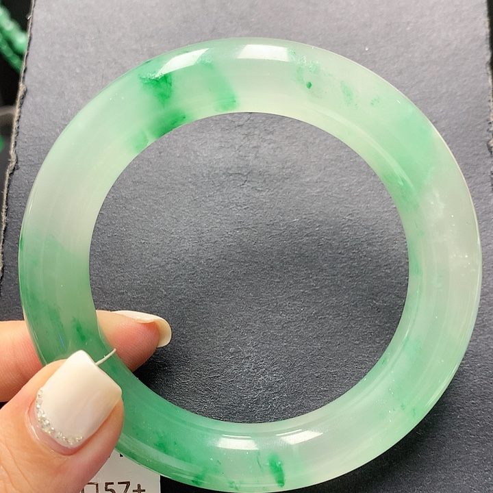 未镶嵌手镯石英质玉