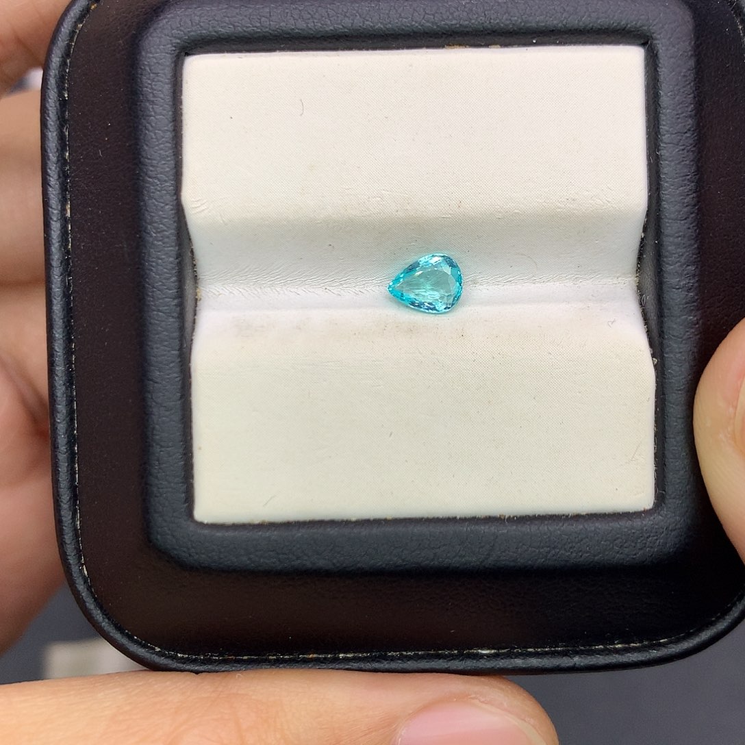 碧玺未镶嵌裸石40.5分全净帕拉伊巴