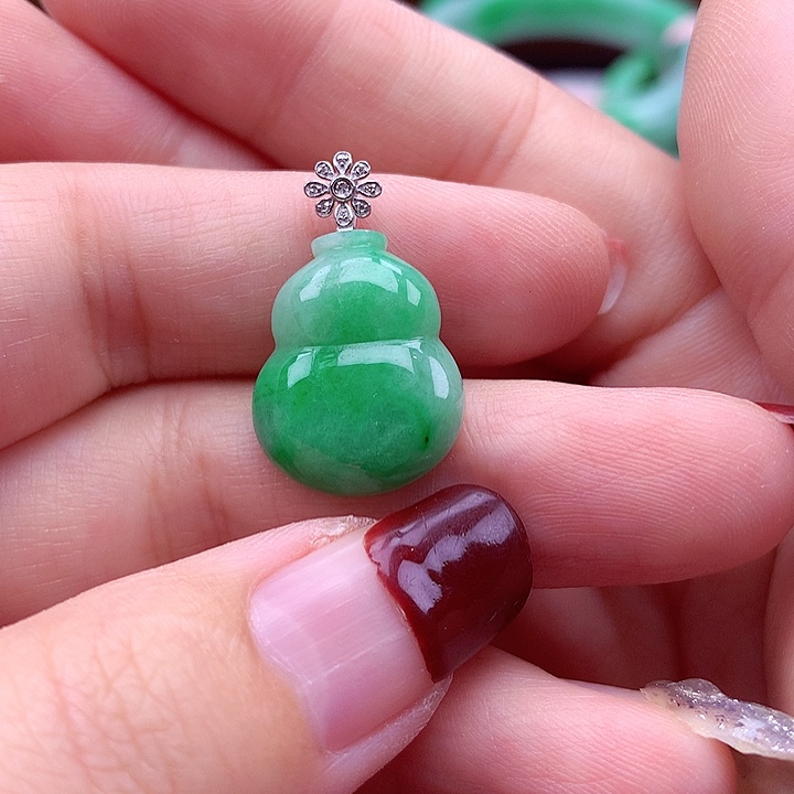 翡翠颈饰18K金镶嵌翡翠