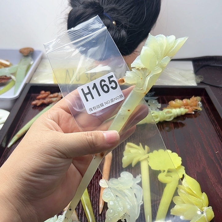 蛇纹石玉发饰合金图*山