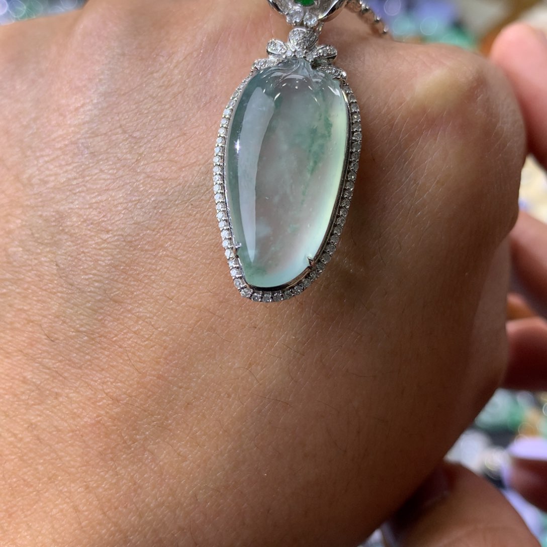 翡翠吊坠(不含链)18K金镶嵌