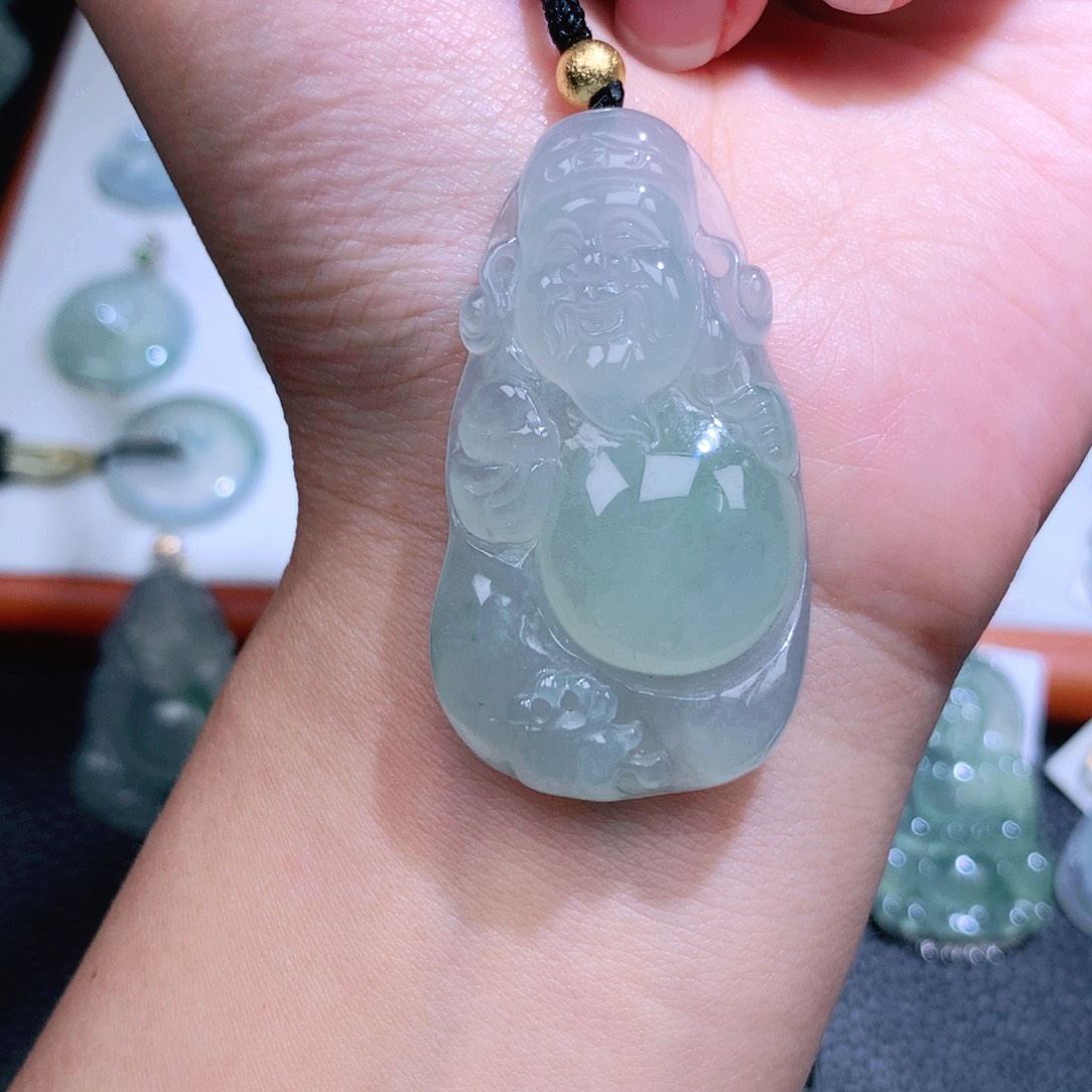 翡翠未镶嵌颈饰财神爷