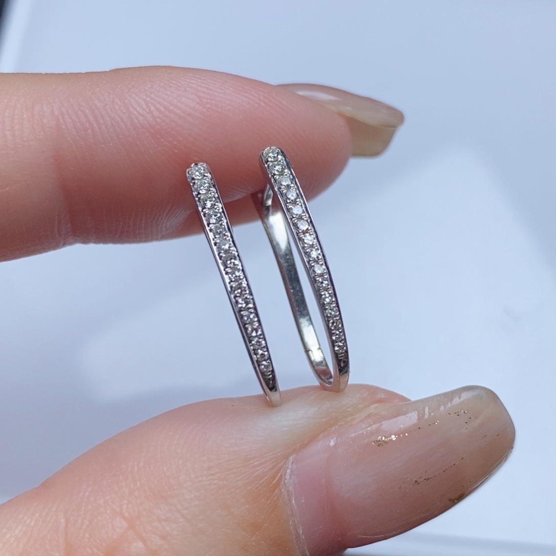 钻石耳饰18K金镶嵌渐变单排耳扣（可搭方糖、双环、甜甜圈）