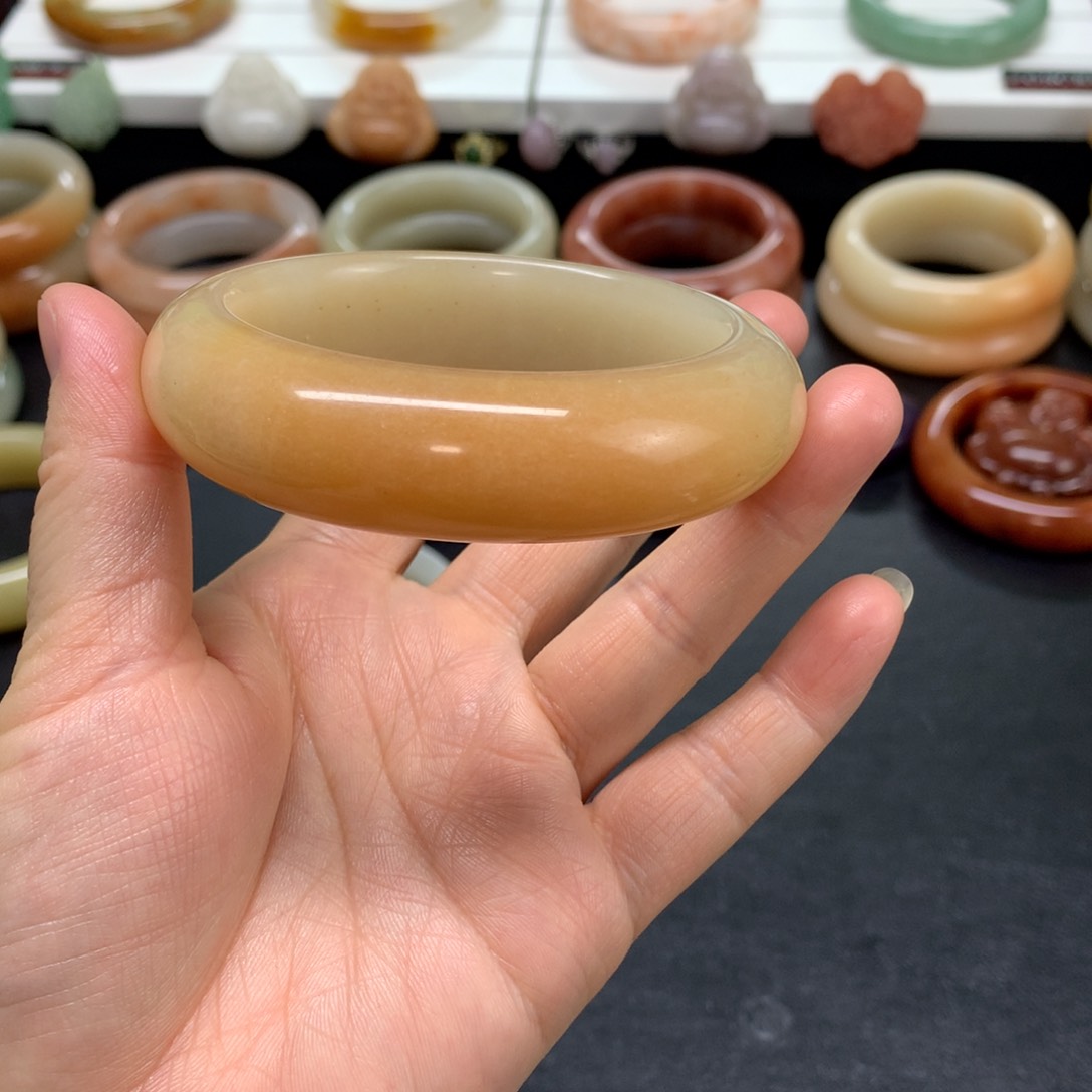 石英质玉手镯未镶嵌