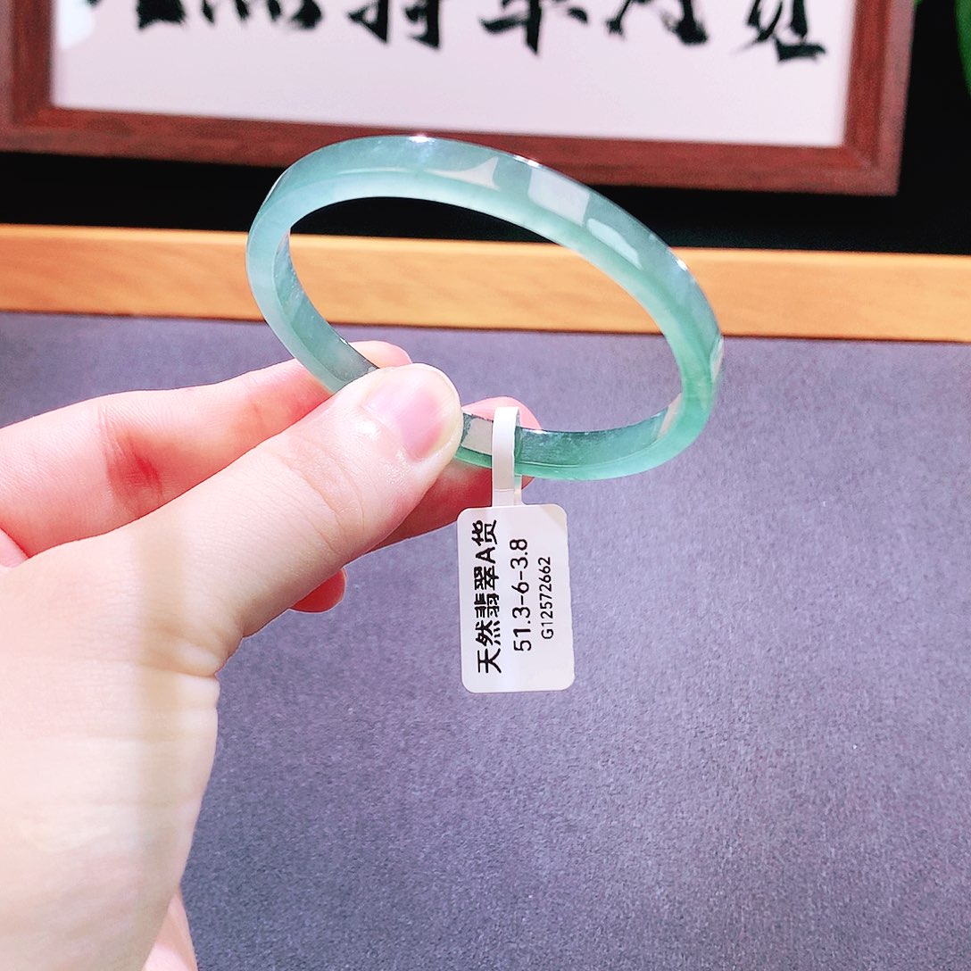 翡翠手镯未镶嵌天然翡翠