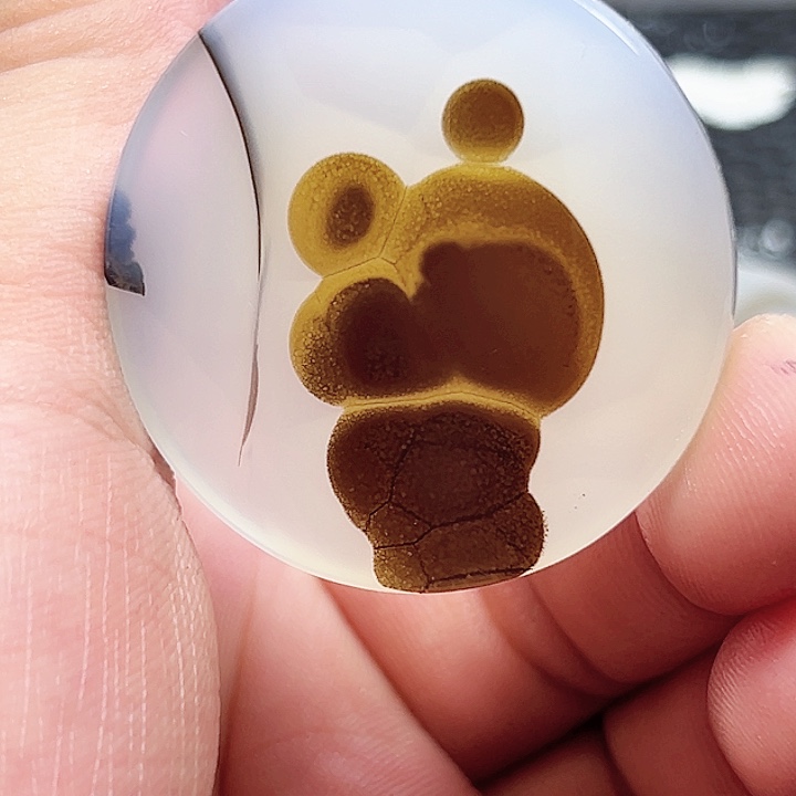 如***戏玛瑙/玉髓未镶嵌珠宝半成品