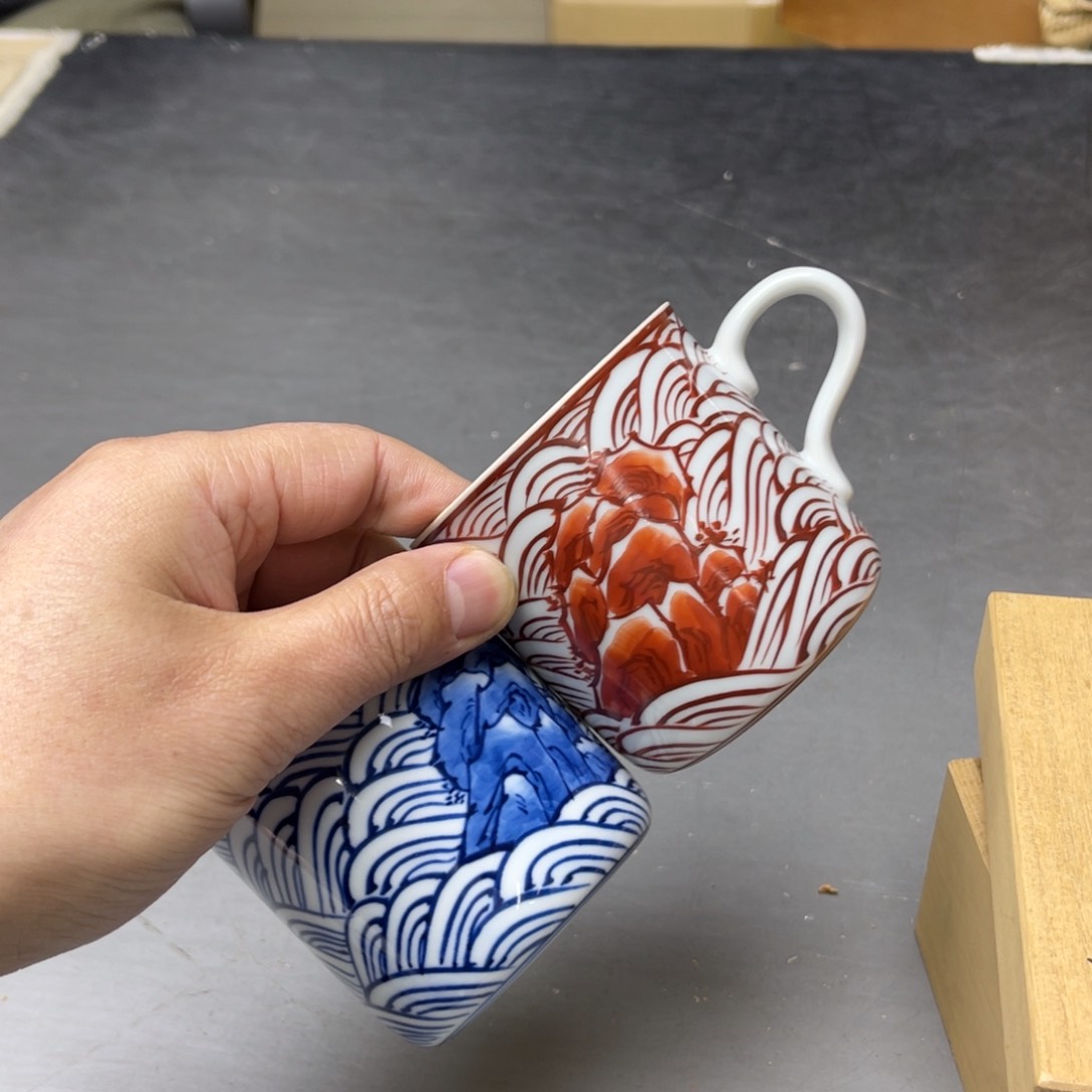 瓷片骑****i密密麻麻地铺满一