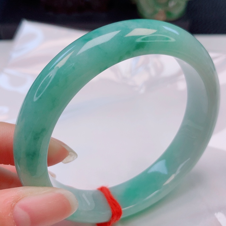 翡翠手镯未镶嵌56圈