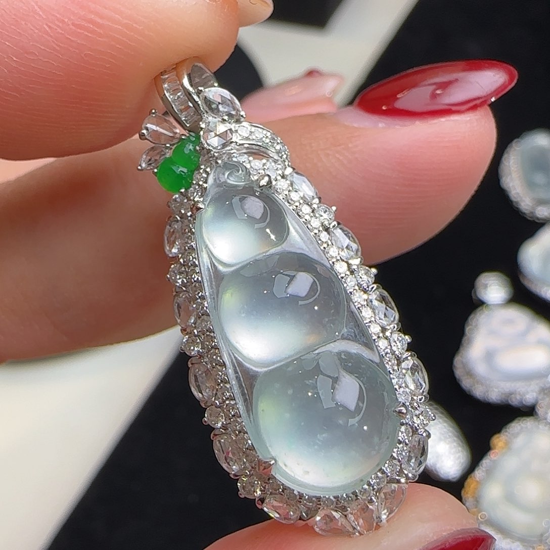 颈饰18K金镶嵌翡翠隆****料天然翡翠