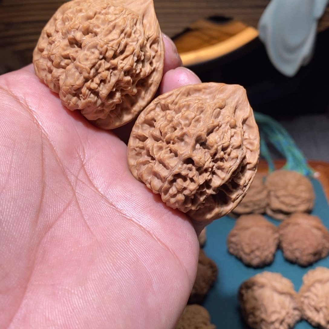 文玩核桃吊坠麒麟纹官帽45