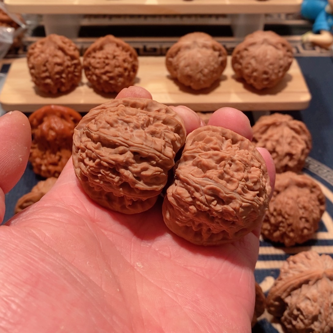 文玩核桃吊坠三角白42微修