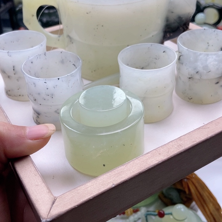 蛇纹石玉壶未镶嵌通*