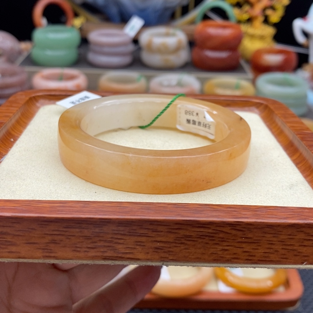 未镶嵌手镯石英质玉