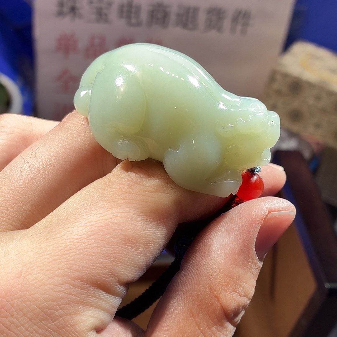 和田玉（糖玉）钛钢颈饰