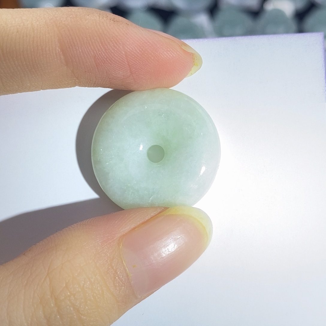 翡翠未镶嵌颈饰平安扣