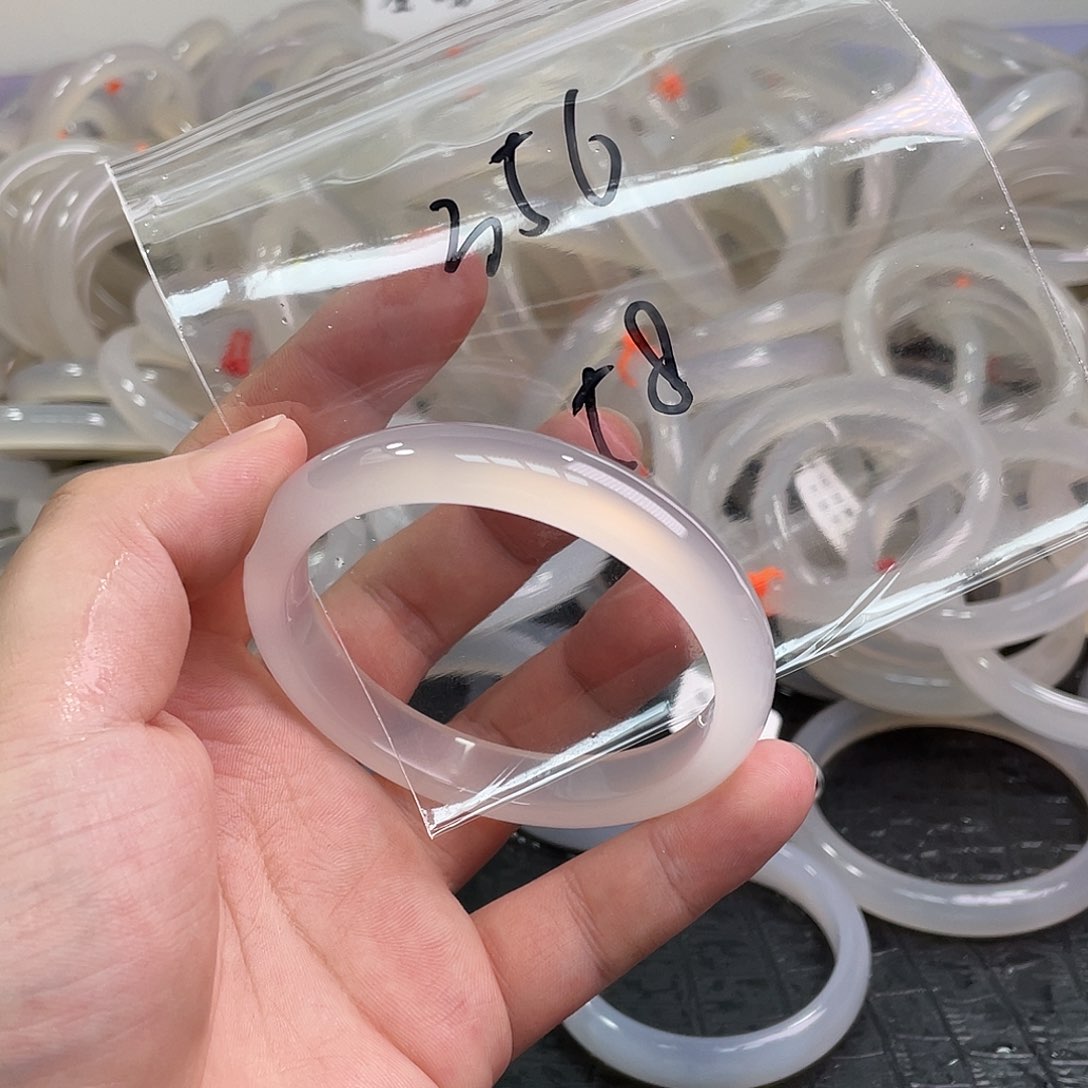 七***.玛瑙/玉髓手镯未镶嵌