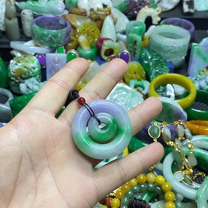 颈饰未镶嵌翡翠缅甸翡翠首饰市场