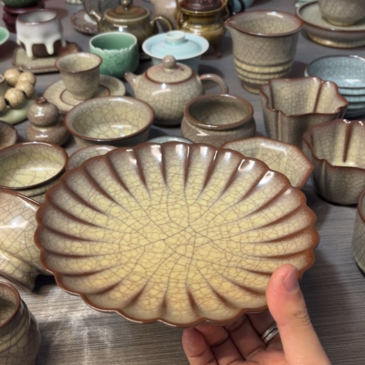 蒋加宝 传世哥窑 菊瓣壶承