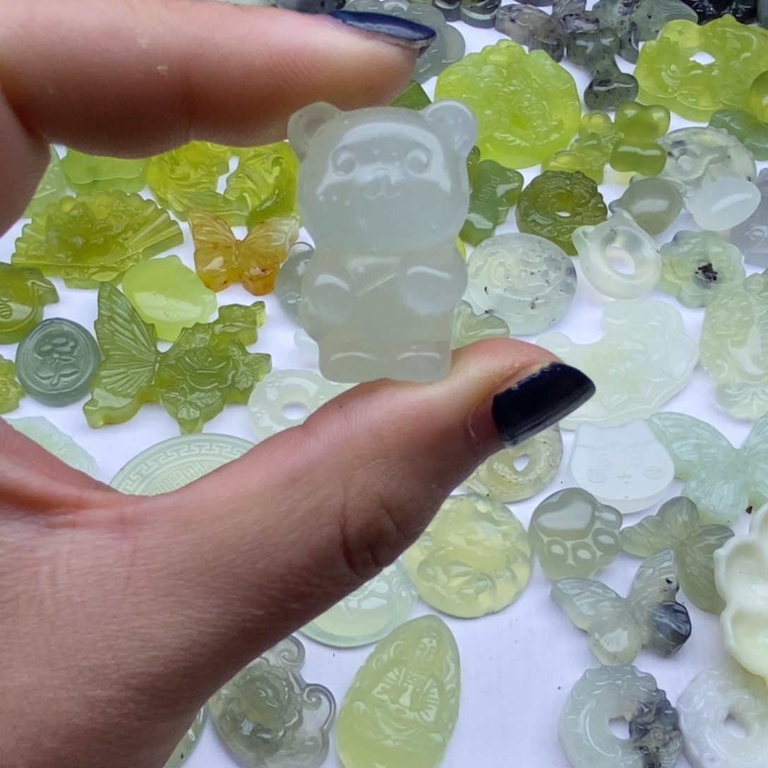 蛇纹石玉未镶嵌颈饰