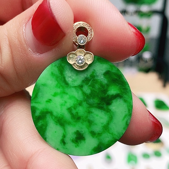 翡翠18K金镶嵌颈饰挂件