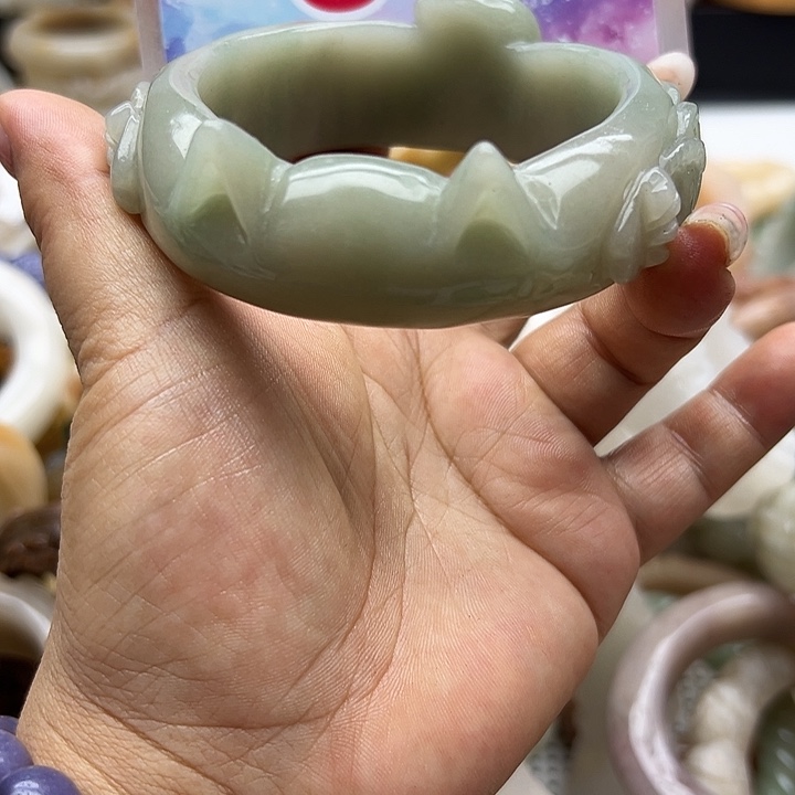 未镶嵌手镯石英岩玉