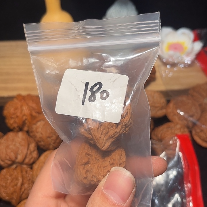 尕***阳把件文玩核桃37 尺    南疆石  180