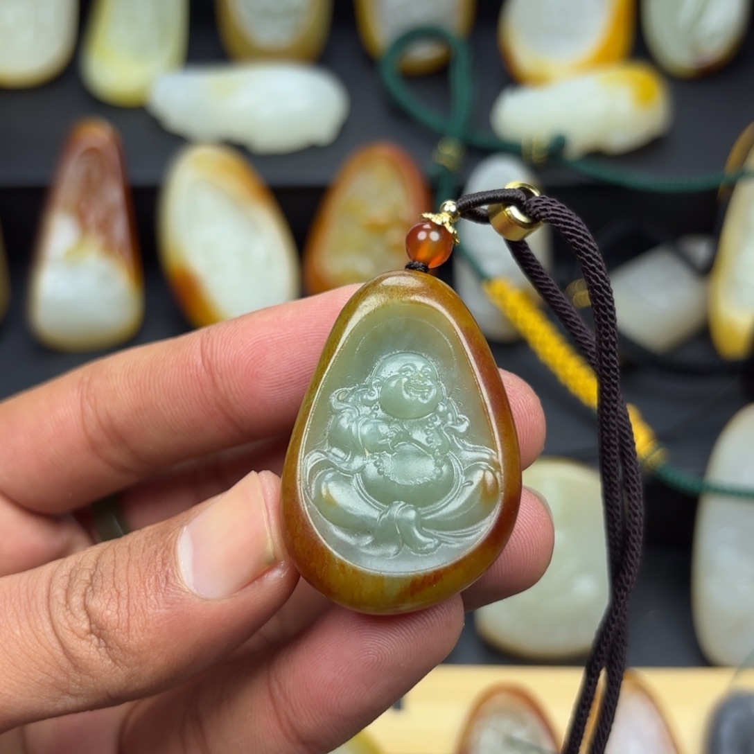 ****o和田玉未镶嵌颈饰