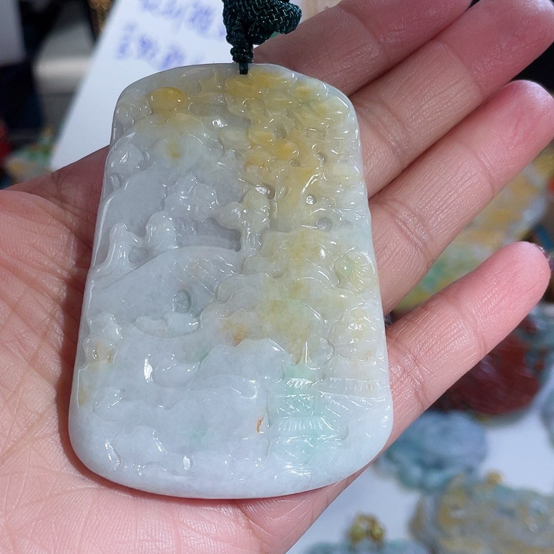 翡翠颈饰未镶嵌翡翠山水