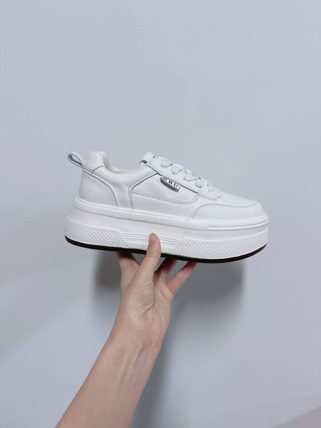 春季新款百搭舒适款女士休闲鞋8820