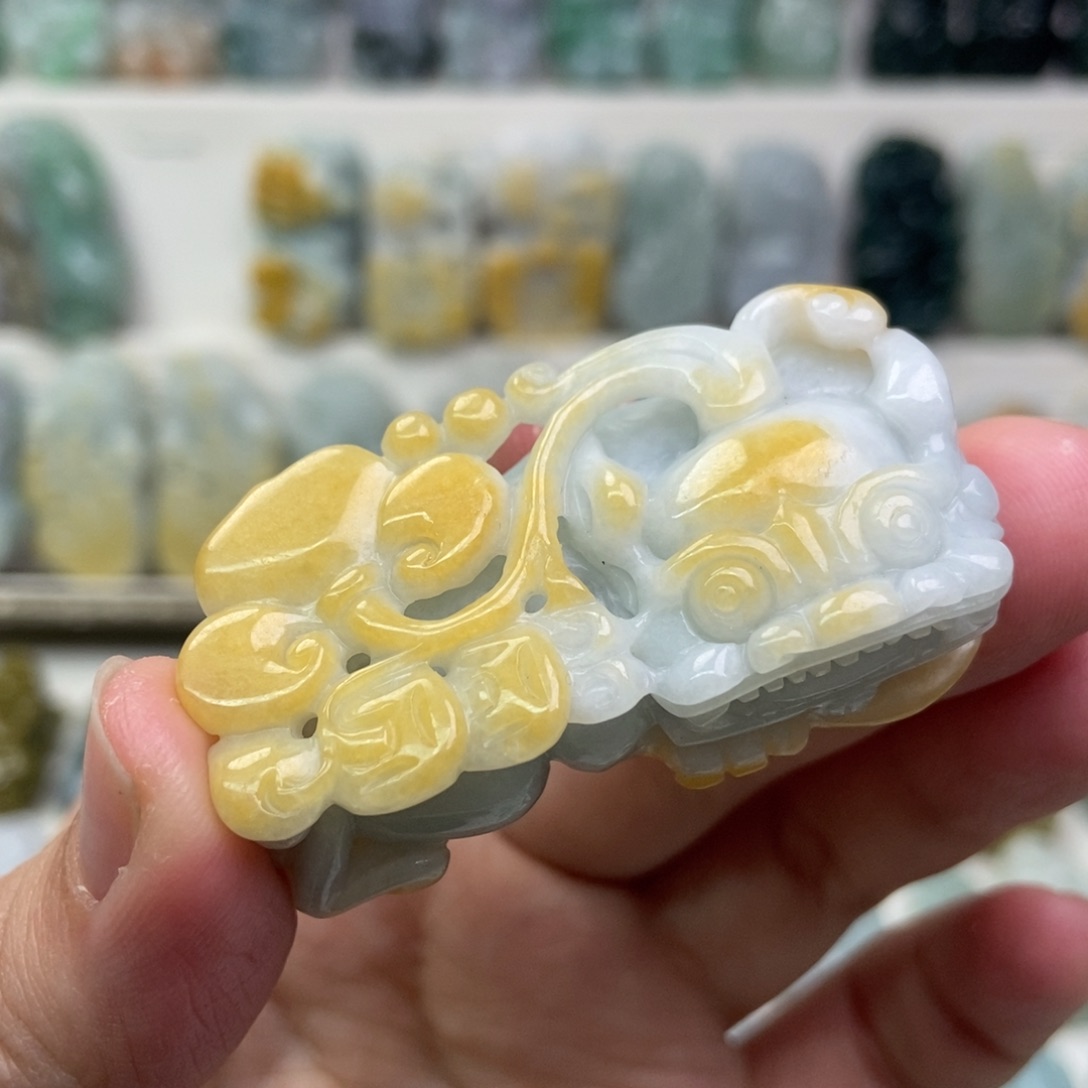 翡翠吊坠(赠链)未镶嵌