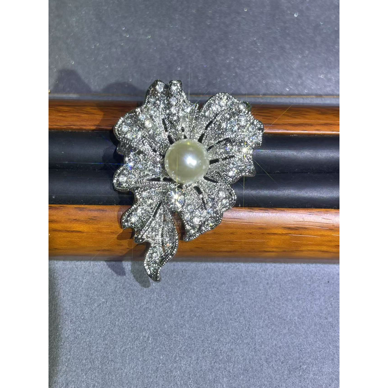 a3168白色满镶胸针多样发