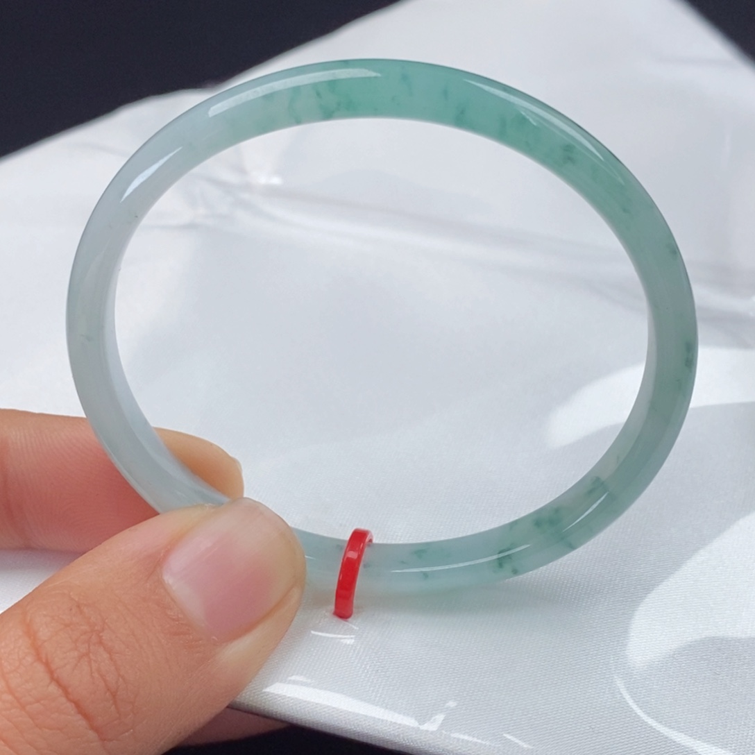 翡翠手镯（贵妃镯）未镶嵌