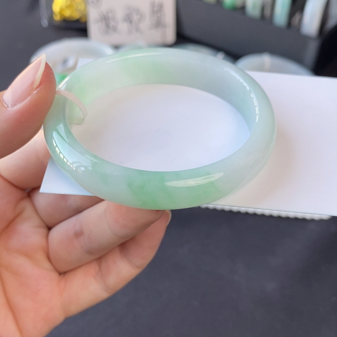 翡翠未镶嵌手镯甜绿贵妃54有纹