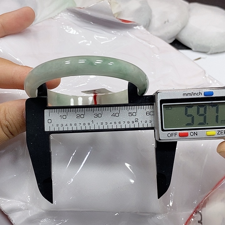翡翠手镯未镶嵌160 