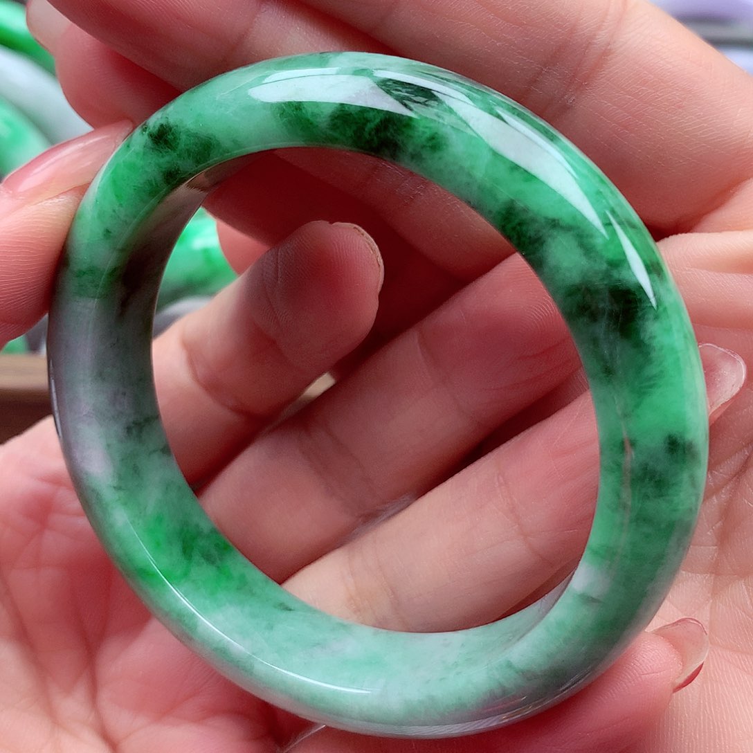 翡翠手镯未镶嵌翡翠