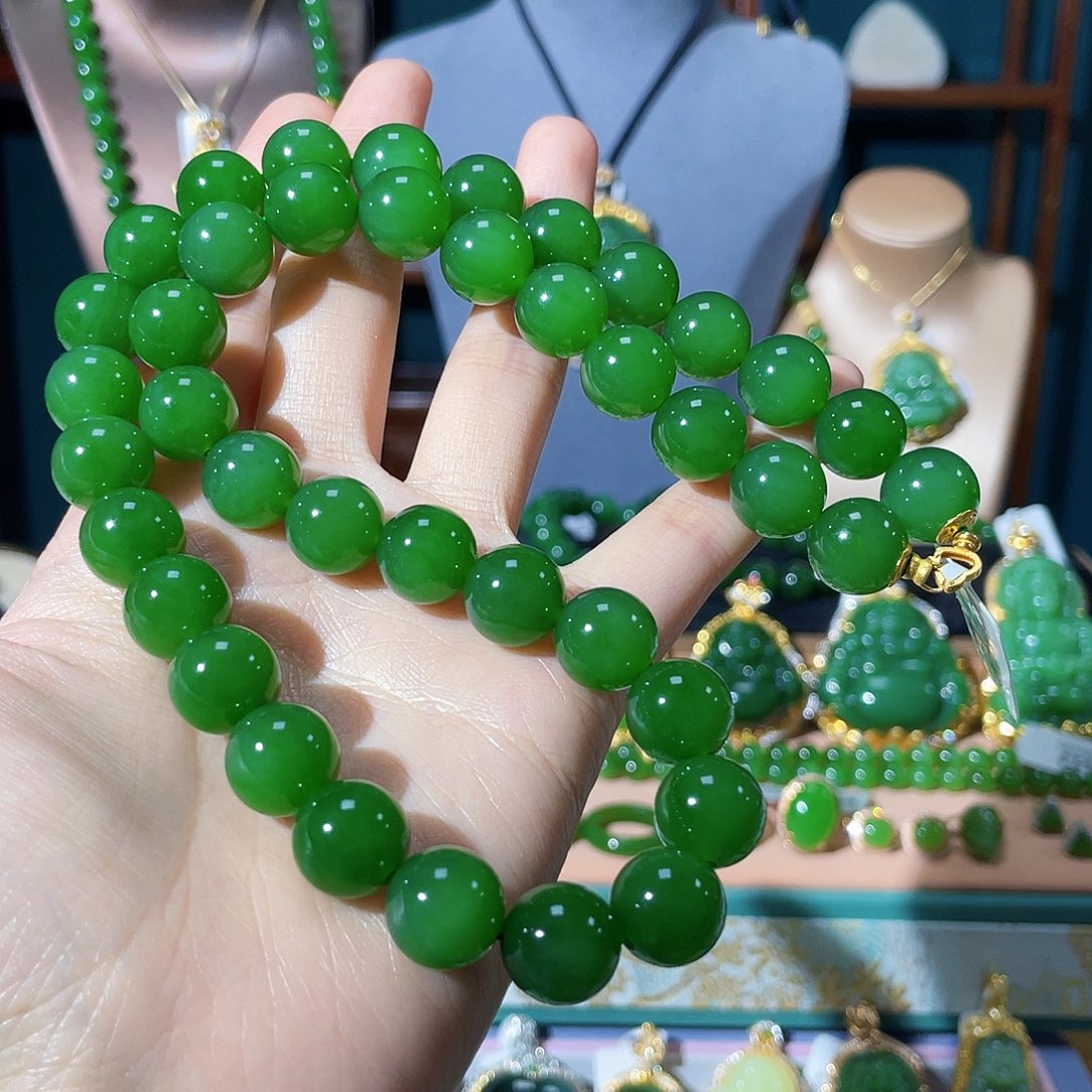 和田玉（碧玉）18K金镶嵌吊坠