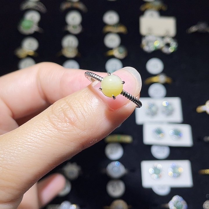 翡翠未镶嵌戒指戒指