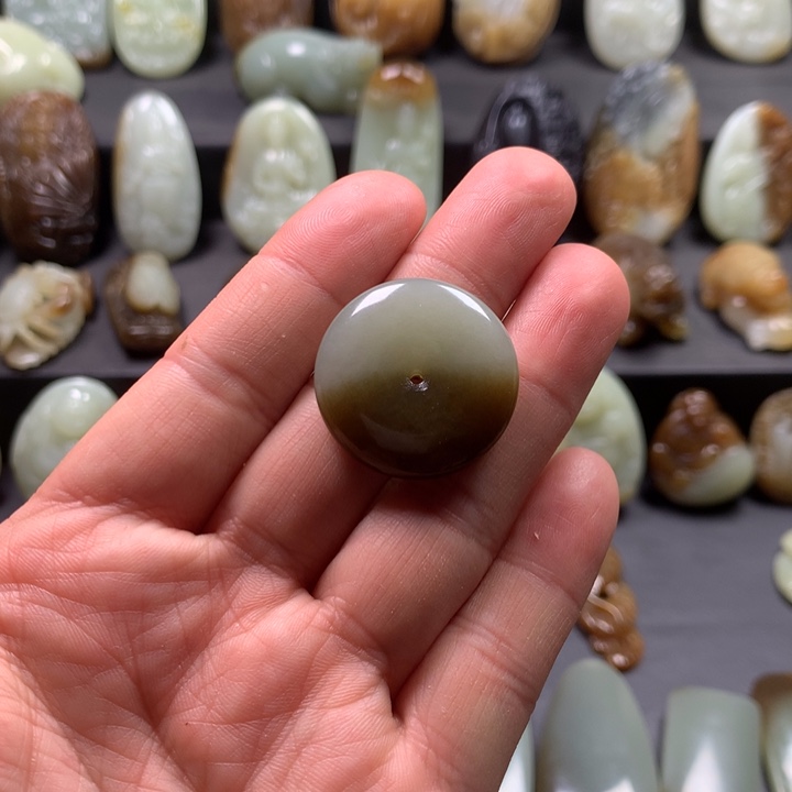 和田玉（糖玉）颈饰未镶嵌