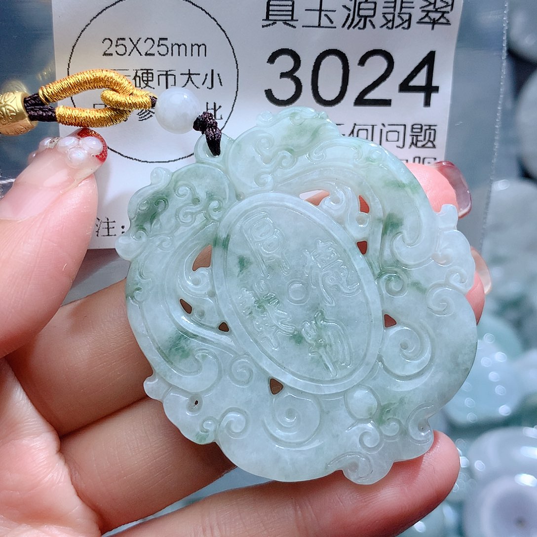 翡翠颈饰未镶嵌3024。