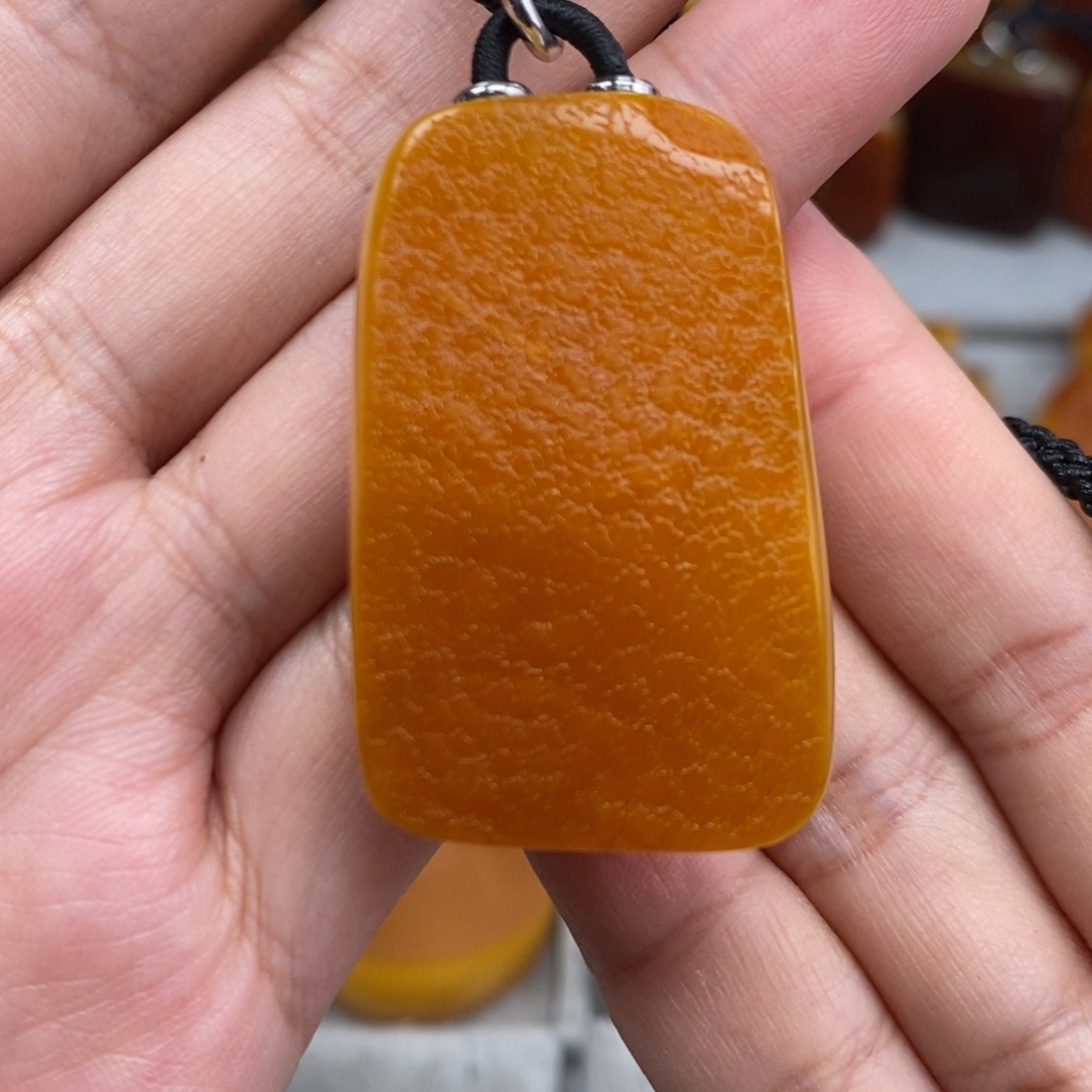 琥珀吊坠(赠链)未镶嵌