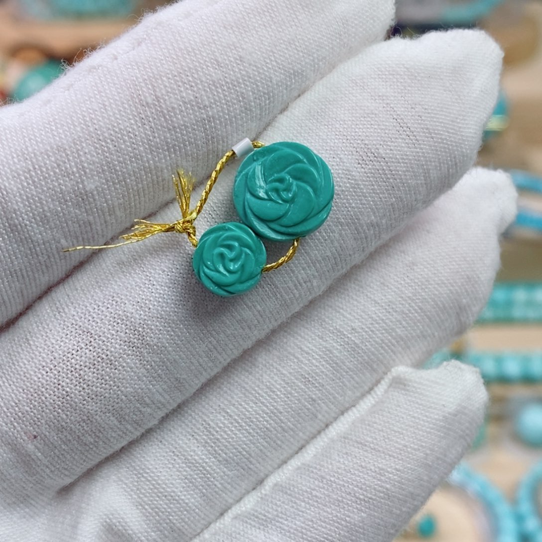 绿松石未镶嵌珠宝奇石