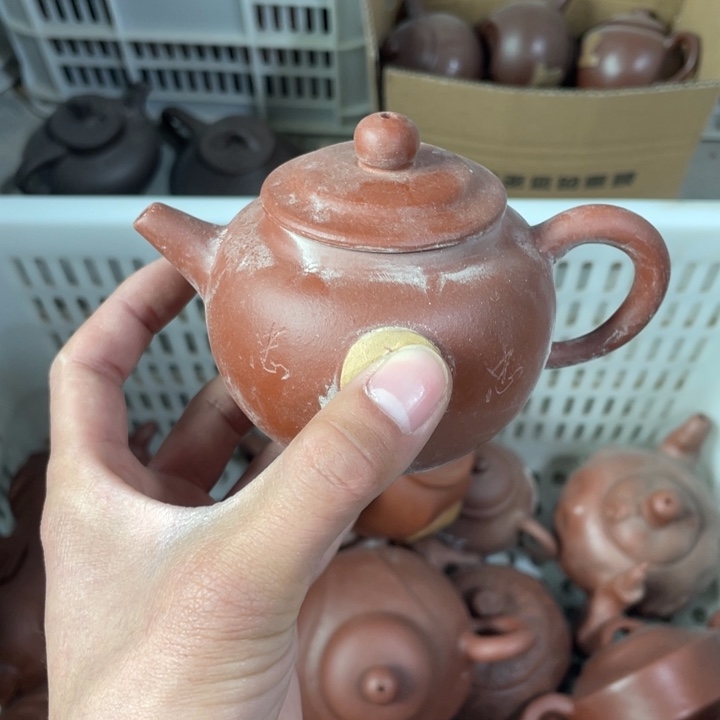 老厂紫砂壶一件。